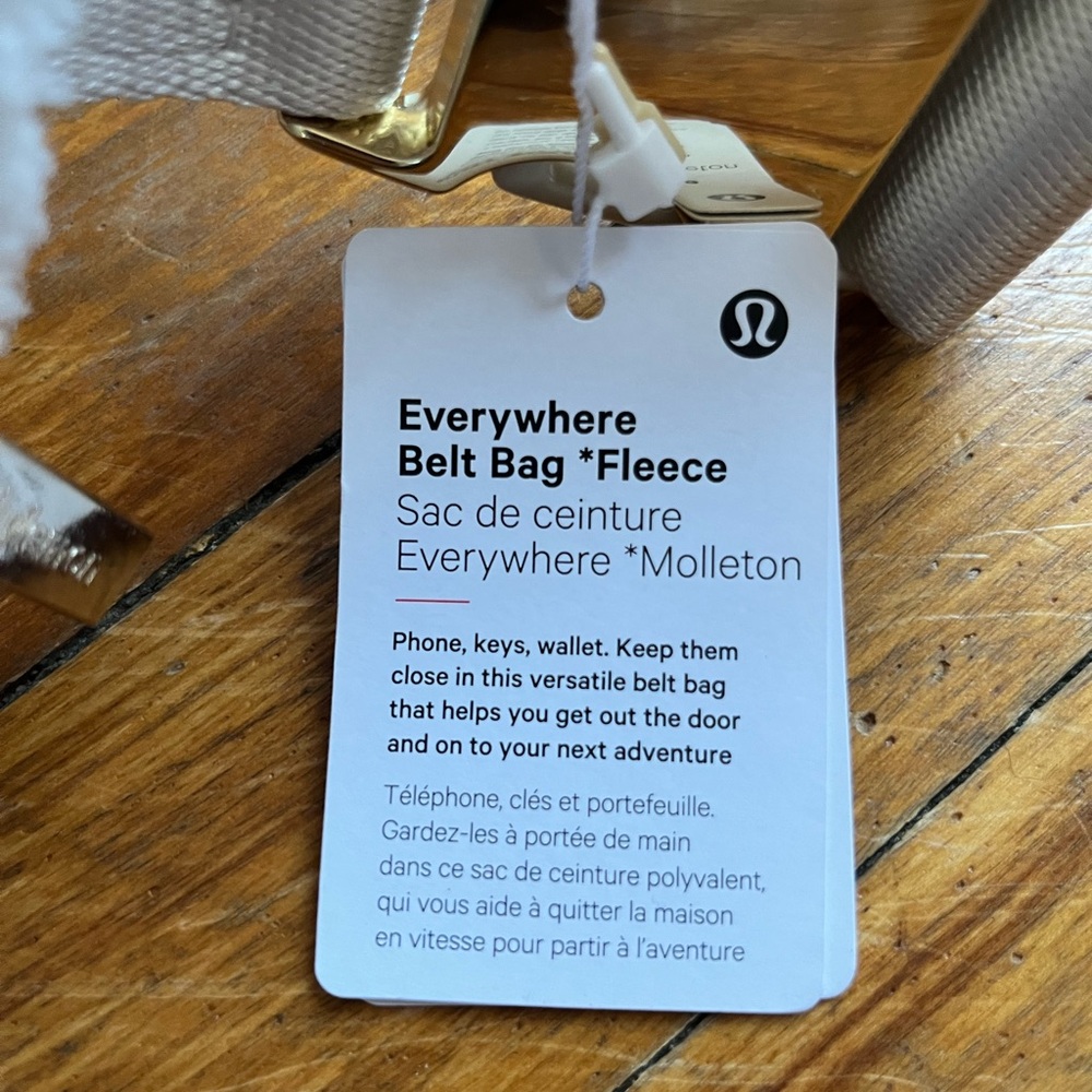 NWT Lululemon Everywhere Belt Bag 1L Plush Fleece White/Gold - Picture 8 of 8